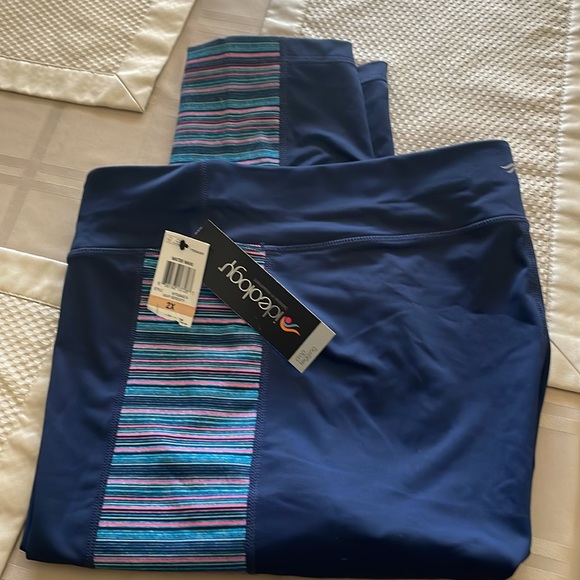 Crop Leggings. NWTππ¦ - Picture 6 of 7